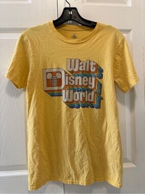 Disney Walt Disney World Retro Logo Yellow T-shirt Adult Unisex size Small